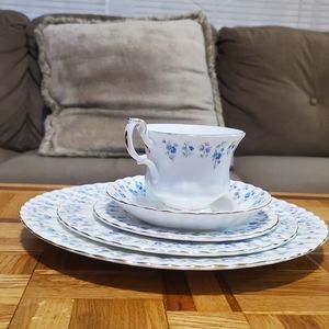 IRoyal Albert Memory Lane England Bone China set